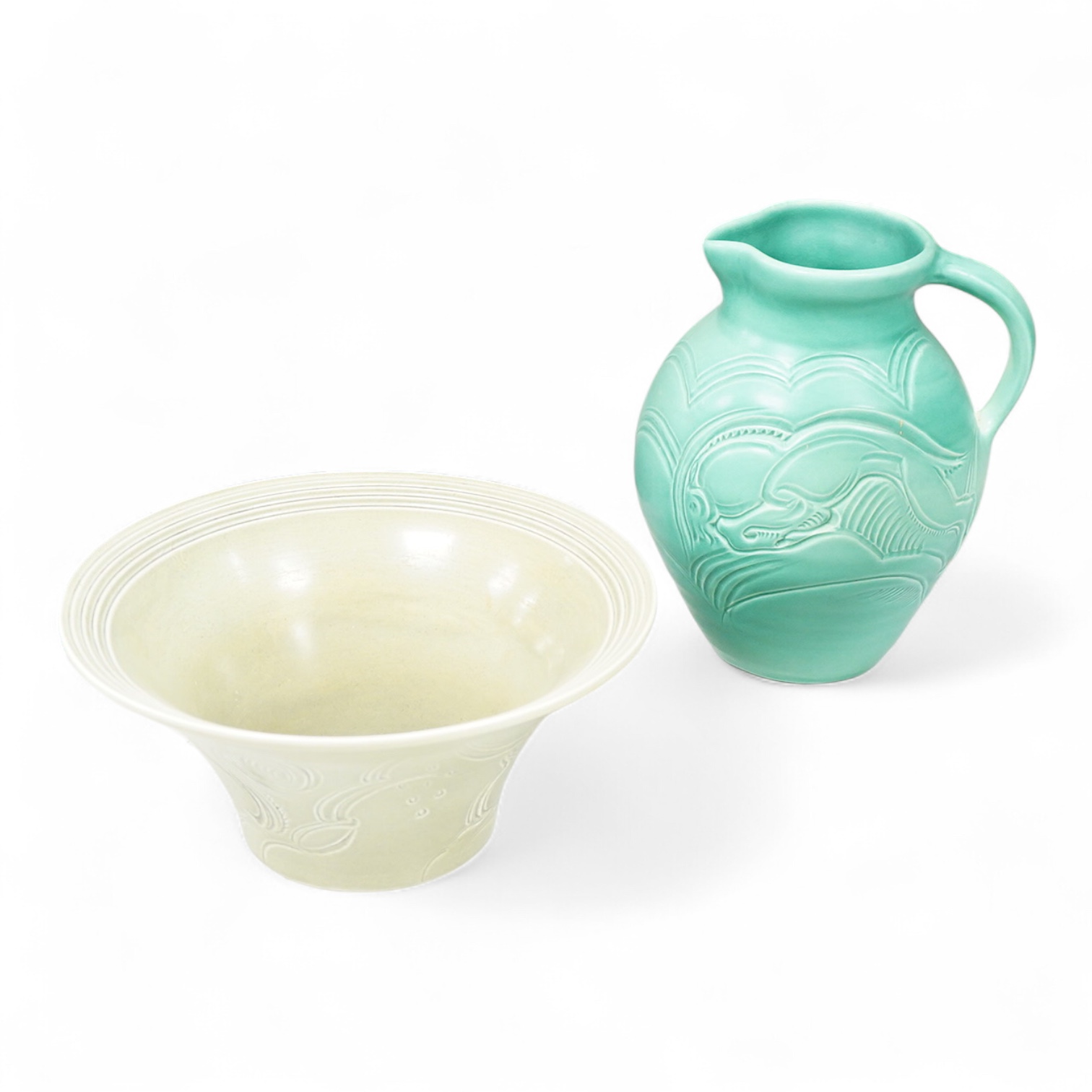 A Susie Cooper incised jug, 22cm high and similar bowl, each incised with animals (2)